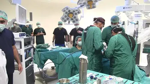 Şanlıurfa'da 12 yıllık ağrıya robotik cerrahi ile son verildi