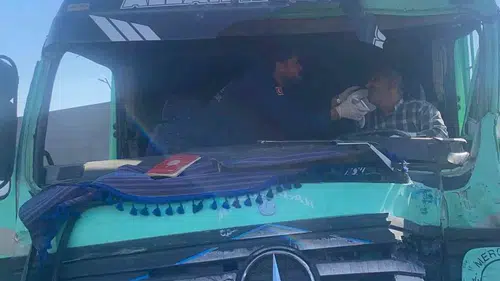 Batman Otogar Kavşağı'nda kamyon ve tır çarpıştı