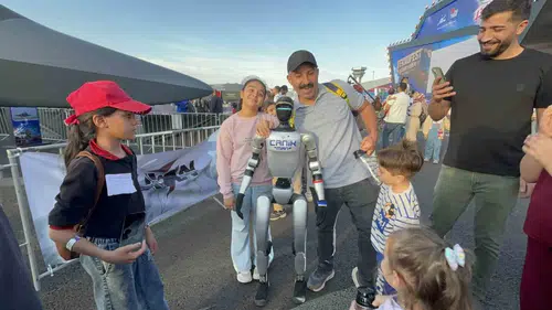 Şanlıurfa TEKNOFEST alanında insansı robot Canikman büyük ilgi topladı