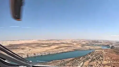 GÖKBEY'in gözünden kadim şehir: Fırat Nehri üzerindeki süzülüşü kokpit kamerasına yansıdı