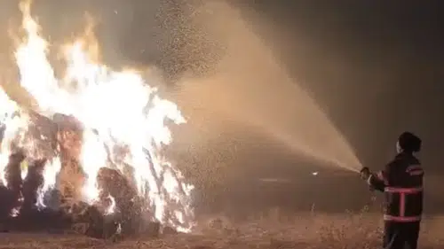 Yüksekova'da çıkan yangın kışlık ot stoklarını küle çevirdi