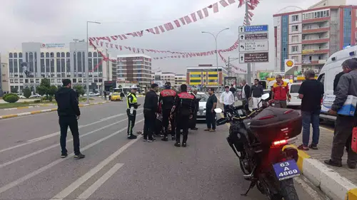 Şanlıurfa'da yolun karşısına geçmeye çalışan çocuk otomobil çarpması sonucu yaralandı
