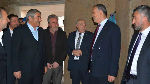 Vali Önder Bozkurt Patnos’ta Seyir Tepesi’ne hayran kaldı