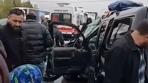 Van Muradiye yolunda tır ve hafif ticari araç çarpıştı