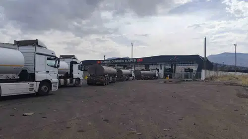 Habur Sınır Kapısı'nda tır şoförleri düzenli sevk sistemi ve park bekleyişi istiyor