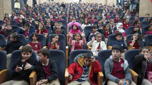 Şırnaklı çocuklar tiyatro sahnesinde hem eğlendi hem öğrendi
