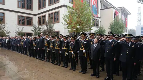 Bingöl’de Cumhuriyet Bayramı coşkusu çelenk sunma töreniyle start aldı