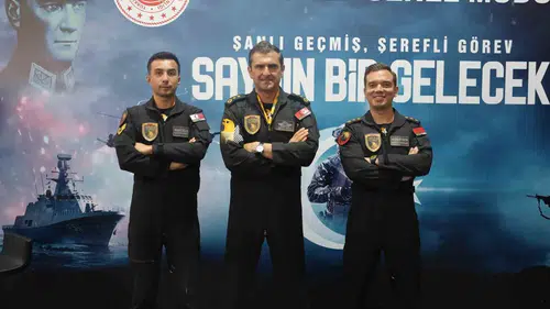SOLOTÜRK pilotlarından gençlere gökyüzünü hedefleyin çağrısı