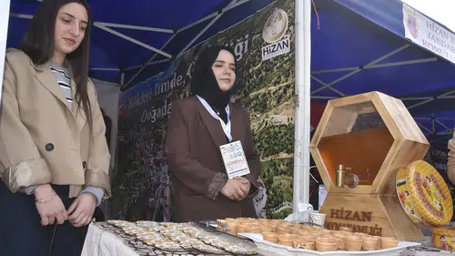 Bitlis Hizan ilçesinde ilk karakovan balı hasadı festivali başladı