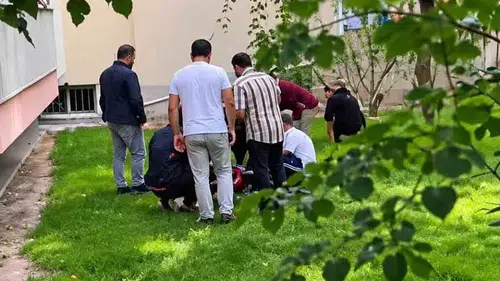 Batman Kültür Mahallesi'nde ikinci kattan düşen genç kız yaralandı