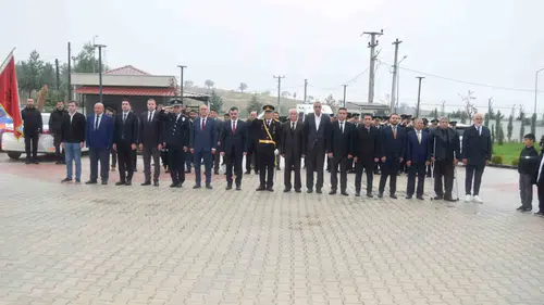 Dicle ilçesinde 29 Ekim Cumhuriyet Bayramı coşkusu çelenk töreniyle başladı