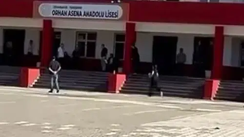 KPSS sınavına yetişmeye çalışan öğrenci okul merdivenlerinde baygınlık geçirdi