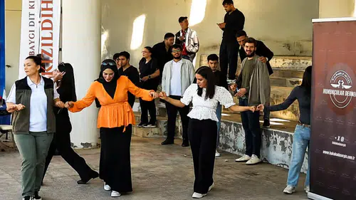 Dicle Üniversitesi'nde renkli etkinlik: Öğrenci kulüpleri kampüste buluştu
