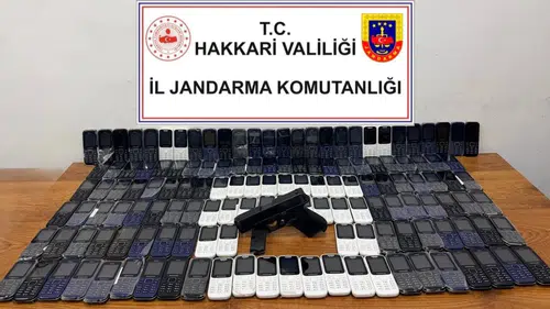 Şemdinli'de jandarma operasyonuyla çok sayıda kaçak telefon yakalandı