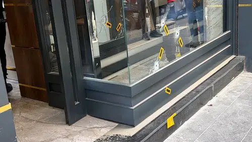 Mardin Kızıltepe'de kuyumcu dükkanına gece saatlerinde silahlı saldırı düzenlendi