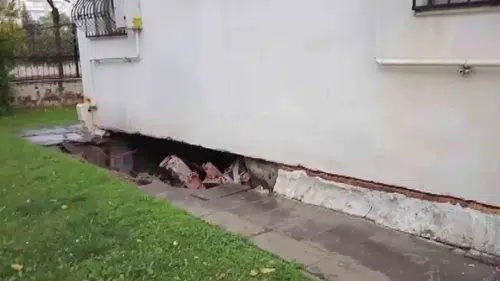 Diyarbakır'da şiddetli sağanak hayatı durma noktasına getirdi