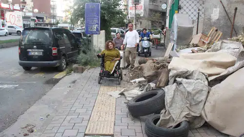 Cizreli engelliler şehirdeki fiziksel engellerin kaldırılmasını talep ediyor