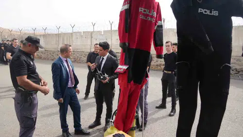Cizre Kaymakamı Baycar su altı ekiplerinin çalışmalarını yerinde inceledi
