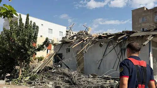Cizre'de inşaat halindeki evin ikinci katı çöktü: 5 yaralı