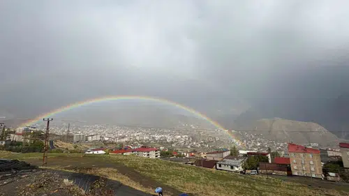 Hakkari semalarında yağmur sonrası beliren gökkuşağı hayran bıraktı
