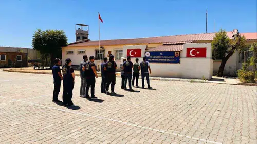 Diyarbakır genelinde aranan 76 hükümlü jandarma operasyonuyla yakalandı