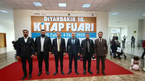 MHP Diyarbakır İl Başkanı Özcoşkun Kitap Fuarında İncelemelerde Bulundu