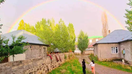 Patnos semalarında yağmur sonrası oluşan gökkuşağı görsel şölen sundu