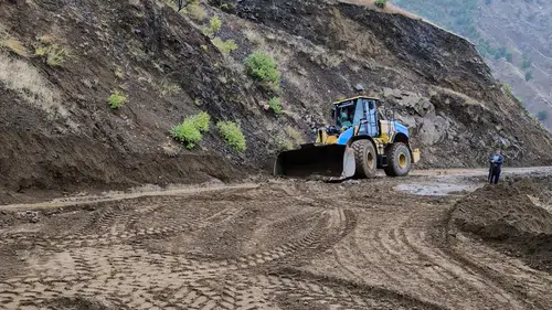 Kulp'ta 7 mahalle ve 50 mezraya ulaşım yeniden sağlanıyor: Sel nedeniyle kapanmıştı