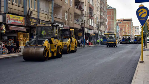 Diyarbakır'da yollar yenilendi: 637 bin 951 ton asfalt serildi