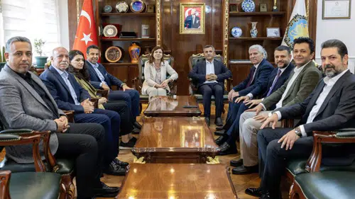 Siyasette diyalog mesajı: Diyarbakır Büyükşehir Belediyesi'ne AK Parti'den ziyaret