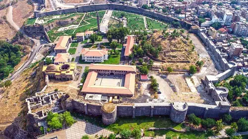 Diyarbakır sokakları sete dönüşecek: Canan Tan'ın sevilen romanı ekrana taşınıyor