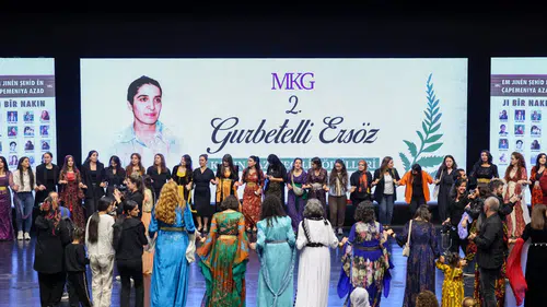 Diyarbakır'da başarılı kadın gazetecilere ödüllerini Eşbaşkan Bucak verdi