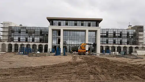 Depremde yıkılan bina yeniden doğdu: Dicle Üniversitesi rektörlük binasında sona doğru