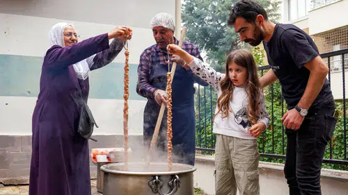 Diyarbakır'da çocuklar geleneksel üretimle tanıştı: Zarokistan'da bağbozumu