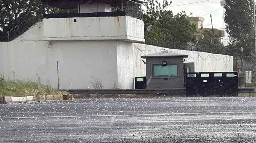 Diyarbakır aniden bastıran doluyla beyaza büründü