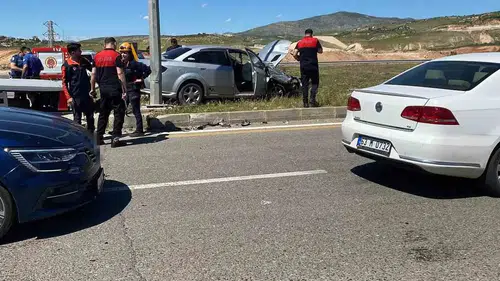 Siirt çevre yolunda iki otomobil çarpıştı 6 kişi hastaneye kaldırıldı