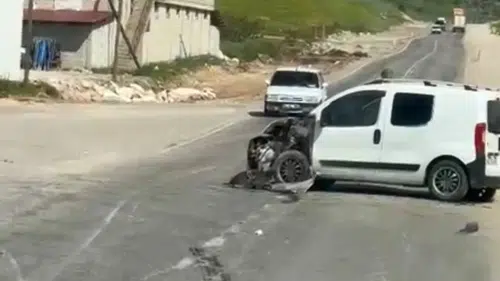 Siirt Organize Sanayi Bölgesinde iki araç birbirine girdi