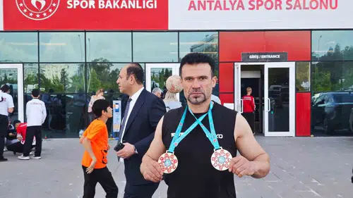 Mazıdağlı Ömer Ekinci dünya ringlerinde gümüş madalya kazandı