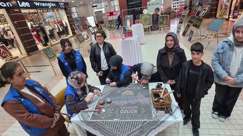 Tatvanlı gençlerden Filistin için çivili destek
