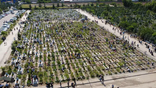 Batmanlılar bayram öncesi kabristanlara akın etti