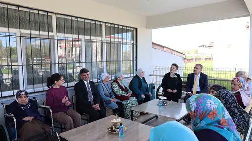 Ağrı Valisi Bozkurt bayramda kapı kapı dolaştı