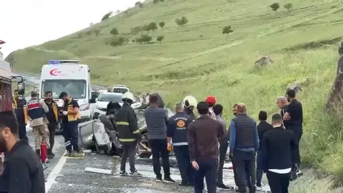 Elazığ’da direksiyon hakimiyeti yitirilen otomobil takla attı