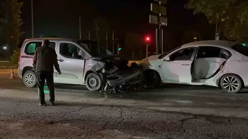 Elazığ’da kavşakta çarpışan araçlarda dört kişi yaralandı