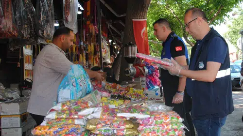 Şanlıurfa zabıtasından bayramlık şeker ve çikolata operasyonu