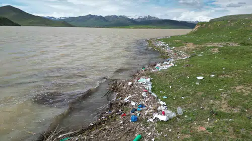 Koçköprü Barajı çöp yığınları altında kaldı
