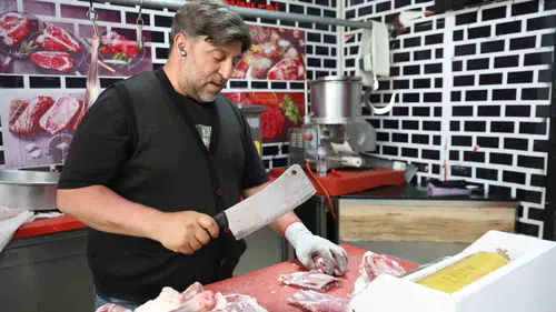 Elazığlı kasaplar kurban eti mesaisinde sınır tanımıyor