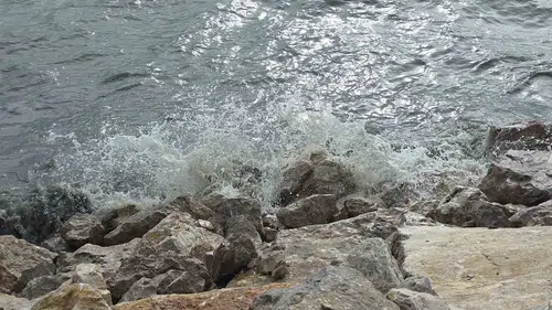 Van Gölü sert rüzgarla çalkalandı