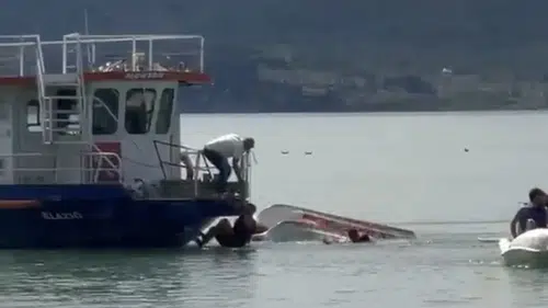 Hazar Gölü'nde deniz bisikleti kazası 2 kişi ölümden döndü