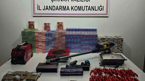 Şırnak sınırında dev operasyon Milyonluk kaçak ürünlere el konuldu