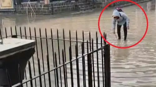 Diyarbakır'da sağanak yağış tarihi Ulu Cami'yi göle çevirdi